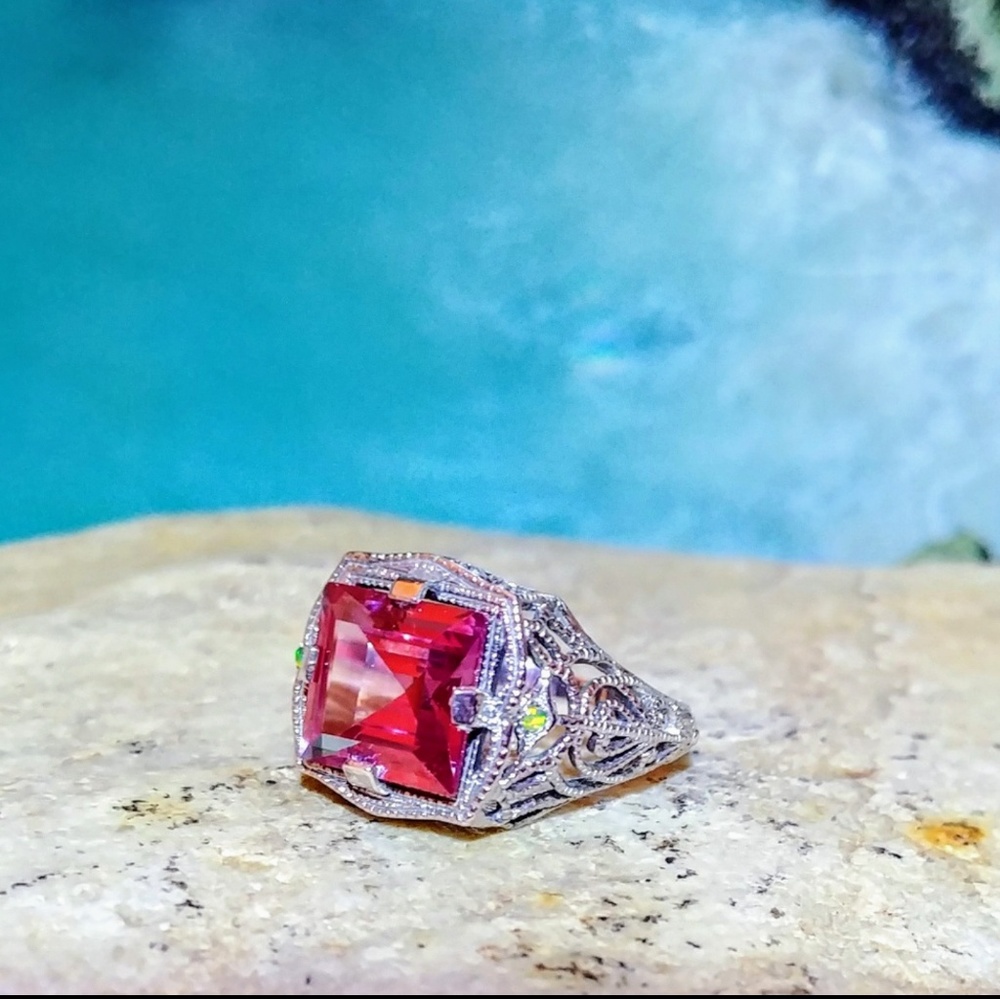 🆕🌺 Color Changing Alexandrite - Picture 2 of 6